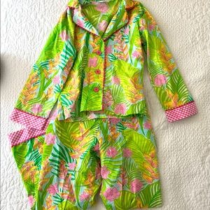 Women’s Lilly Pulitzer floral printed pajama set.